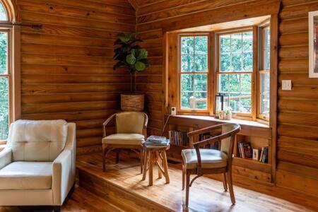 Cozy 2 Bedroom Cabin Nestled In Wooded Hideaway Monterey Exteriör bild