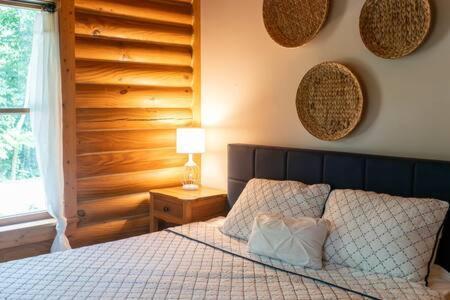 Cozy 2 Bedroom Cabin Nestled In Wooded Hideaway Monterey Exteriör bild
