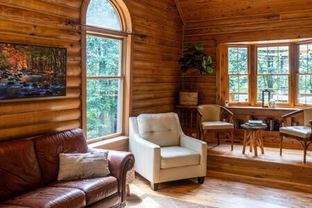 Cozy 2 Bedroom Cabin Nestled In Wooded Hideaway Monterey Exteriör bild