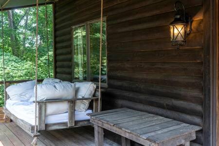 Cozy 2 Bedroom Cabin Nestled In Wooded Hideaway Monterey Exteriör bild