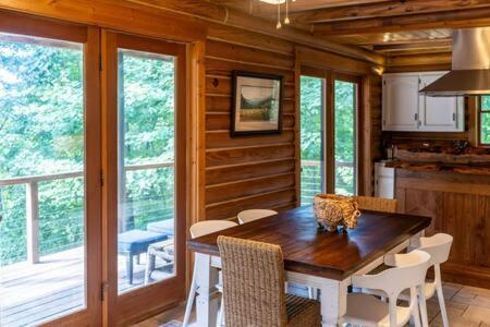 Cozy 2 Bedroom Cabin Nestled In Wooded Hideaway Monterey Exteriör bild