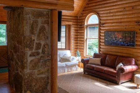 Cozy 2 Bedroom Cabin Nestled In Wooded Hideaway Monterey Exteriör bild