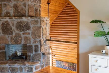 Cozy 2 Bedroom Cabin Nestled In Wooded Hideaway Monterey Exteriör bild