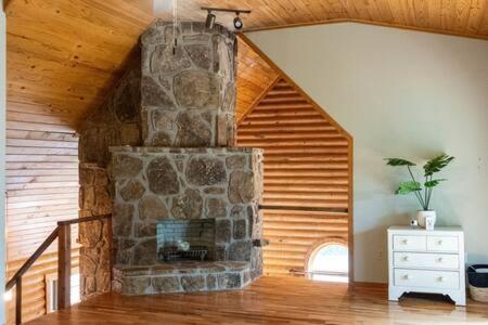 Cozy 2 Bedroom Cabin Nestled In Wooded Hideaway Monterey Exteriör bild