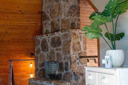 Cozy 2 Bedroom Cabin Nestled In Wooded Hideaway Monterey Exteriör bild