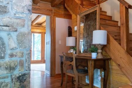 Cozy 2 Bedroom Cabin Nestled In Wooded Hideaway Monterey Exteriör bild