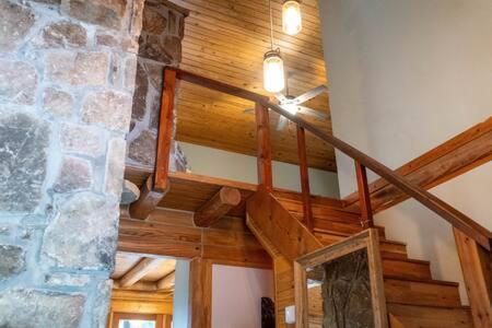 Cozy 2 Bedroom Cabin Nestled In Wooded Hideaway Monterey Exteriör bild